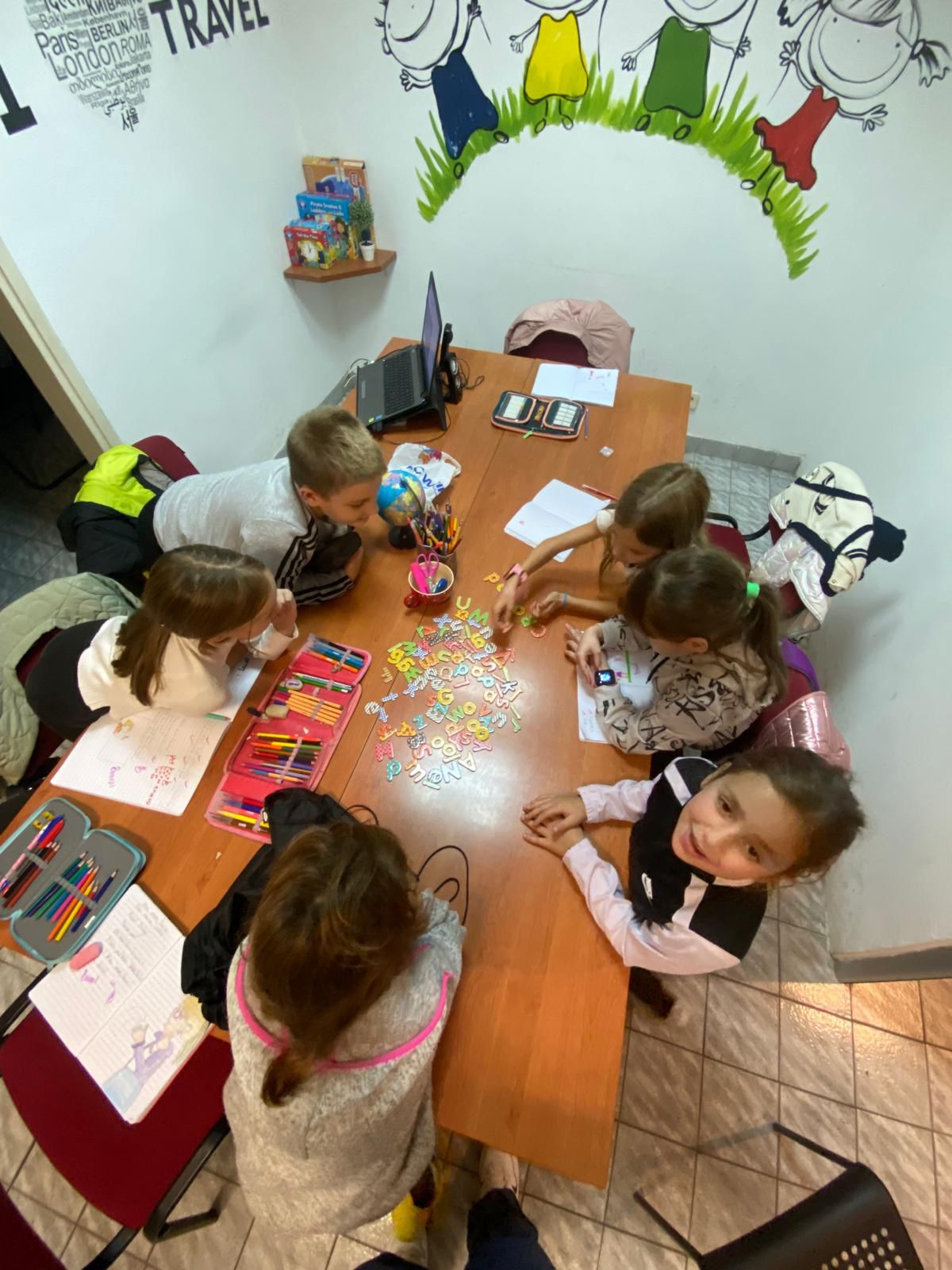 Balloons škola — trenutak sa časa 2